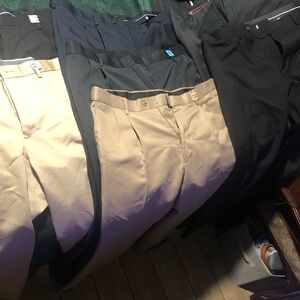 Haggar Men's Black and Tan Chinos